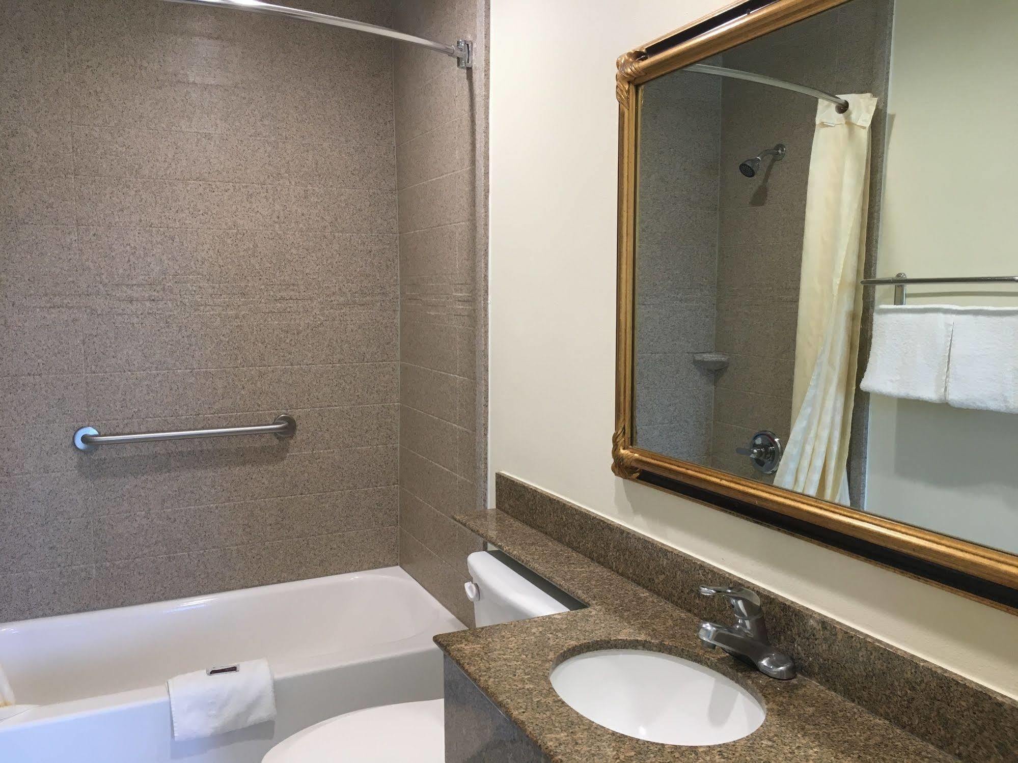 Simply Home Inn & Suites - Ривърсайд Екстериор снимка