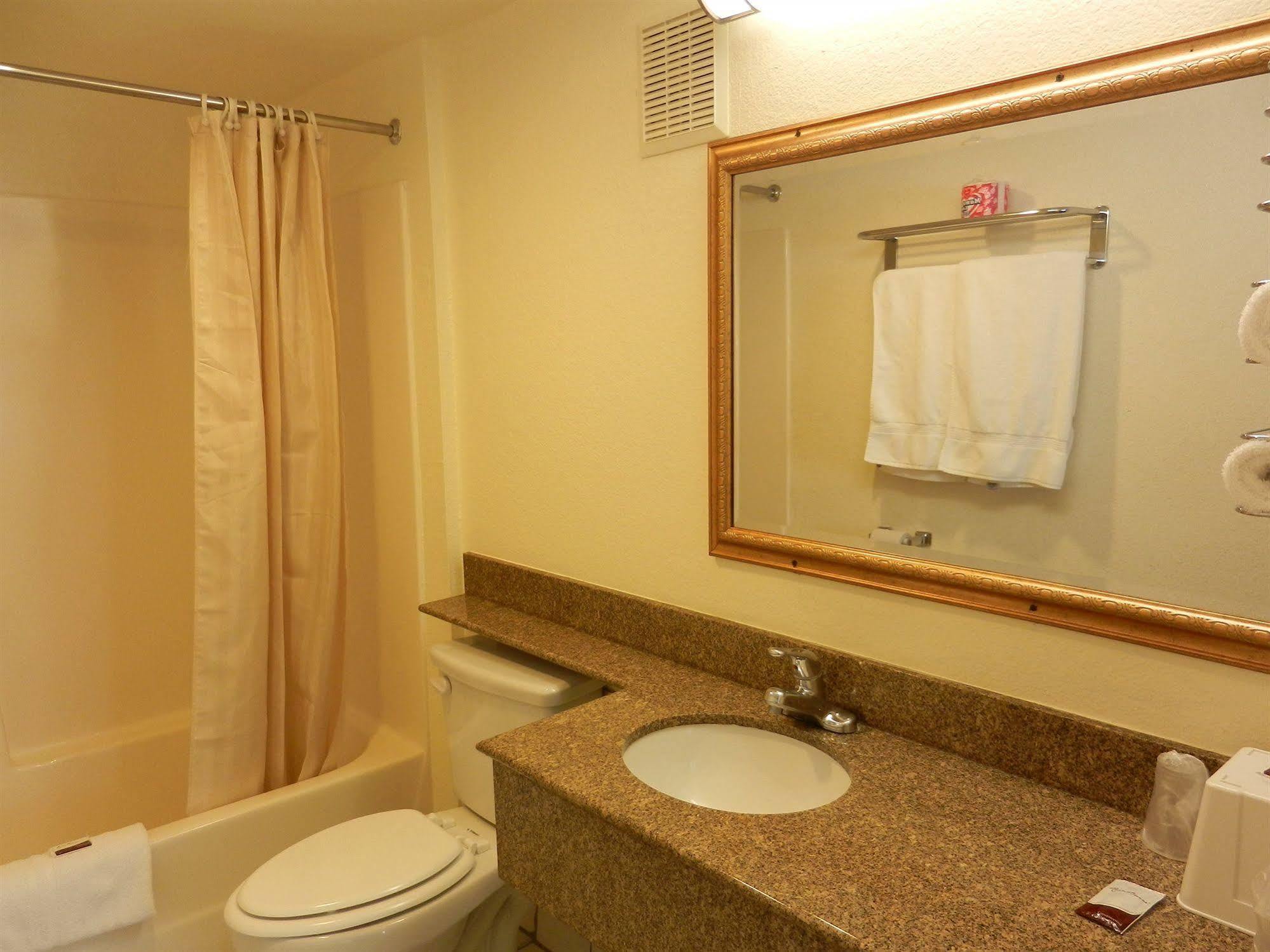 Simply Home Inn & Suites - Ривърсайд Екстериор снимка