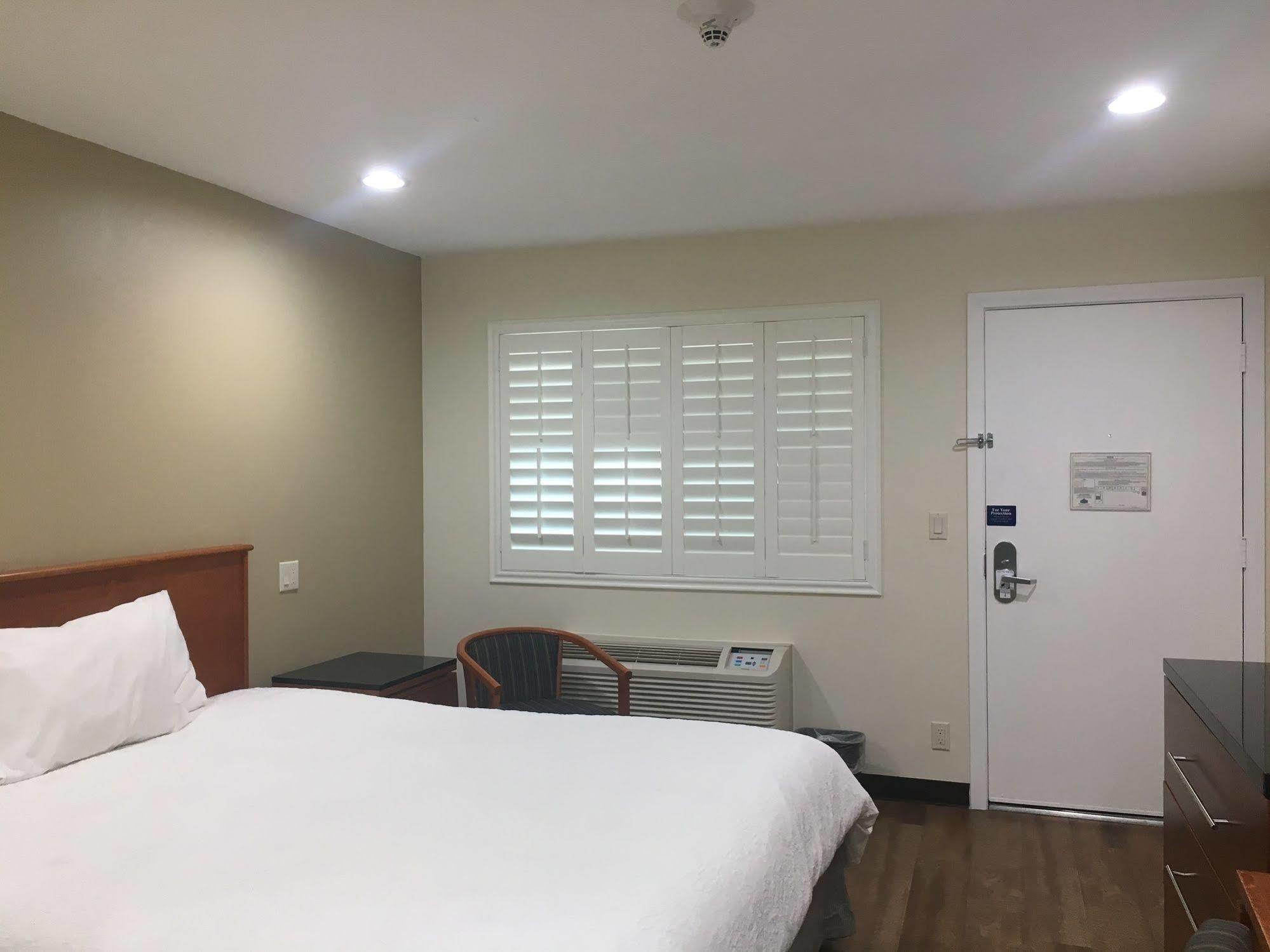 Simply Home Inn & Suites - Ривърсайд Екстериор снимка