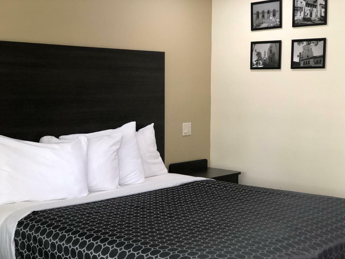 Simply Home Inn & Suites - Ривърсайд Екстериор снимка
